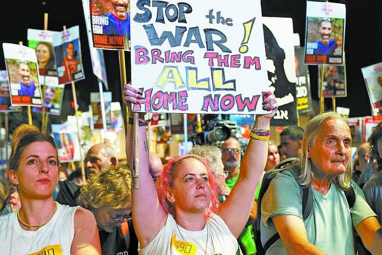 特朗普近期动作不断：起诉银行、威胁加税、卖加沙席位等